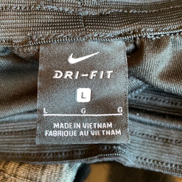 Nike black and gray athletic shorts size large - Picture 4 of 6